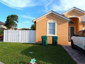 16402 SW 78th Terrace in Miami, FL - Foto de edificio - Building Photo