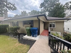466 Clifton Rd NE in Atlanta, GA - Building Photo - Building Photo