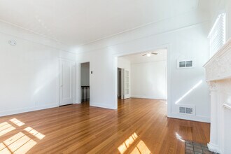 842 S Mansfield Ave in Los Angeles, CA - Building Photo - Building Photo