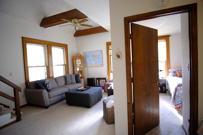 1751 N Cambridge Ave, Unit 4 in Milwaukee, WI - Building Photo - Building Photo