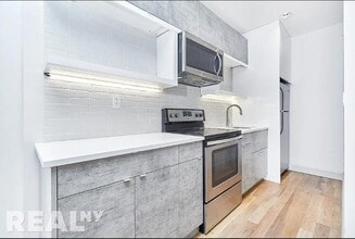 56 Frost St in Brooklyn, NY - Building Photo - Building Photo