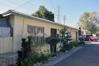 17000 Downey Ave in Paramount, CA - Building Photo - Building Photo