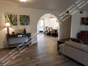 10626 N 41st St in Phoenix, AZ - Building Photo - Building Photo