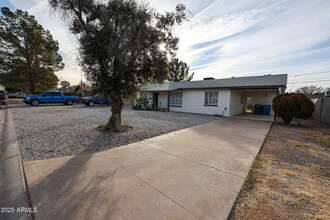 1007 E Montebello Ave in Phoenix, AZ - Foto de edificio - Building Photo