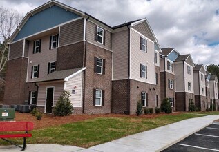 Holly Creek in Creedmoor, NC - Foto de edificio - Building Photo