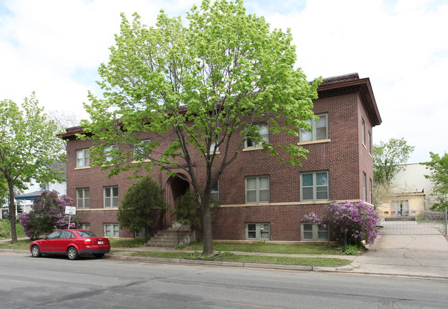 801 8th St SE in Minneapolis, MN - Foto de edificio - Building Photo