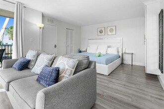 5700 Bonita Beach Rd SW in Bonita Springs, FL - Foto de edificio - Building Photo