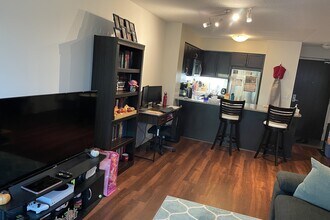 19 Grand Trunk Crescent in Toronto, ON - Building Photo - Building Photo