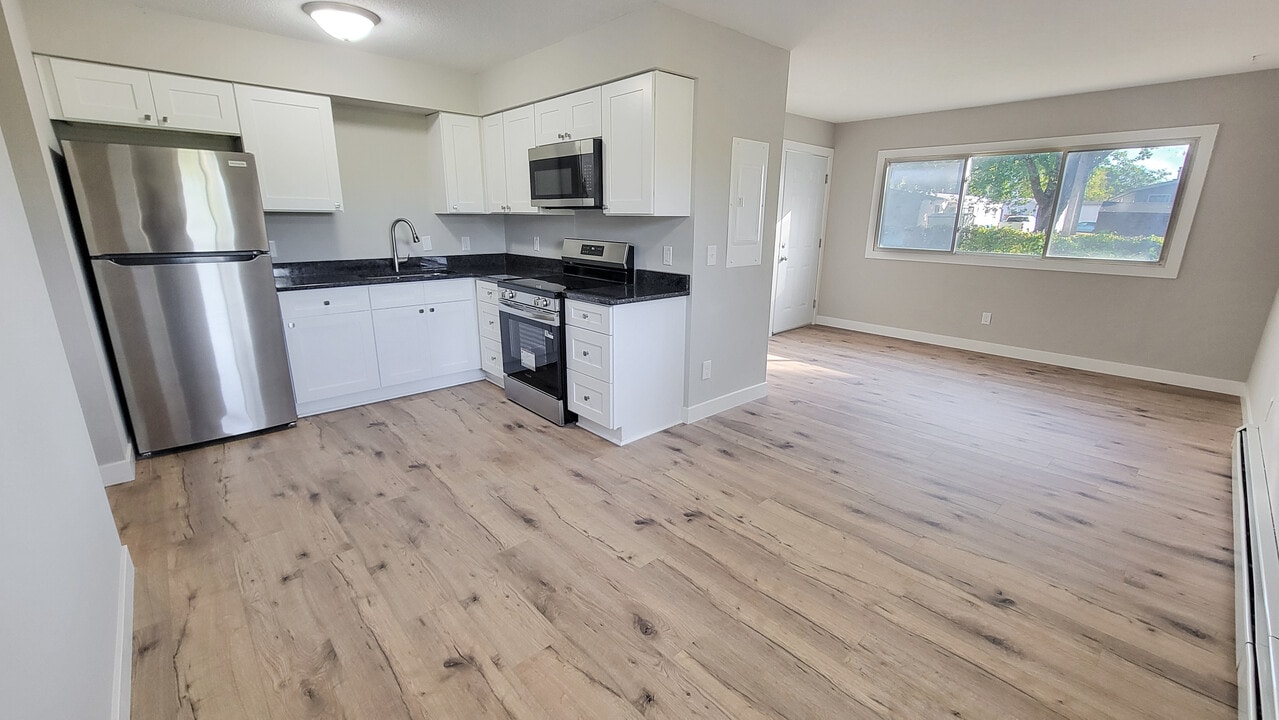 5661 Quincy St, Unit 5611 quincy street in Mounds View, MN - Foto de edificio