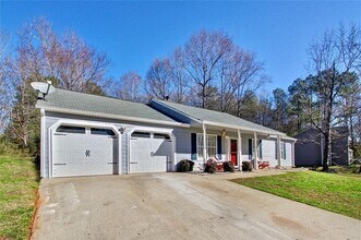 3840 Forsythia Way in Douglasville, GA - Building Photo - Building Photo