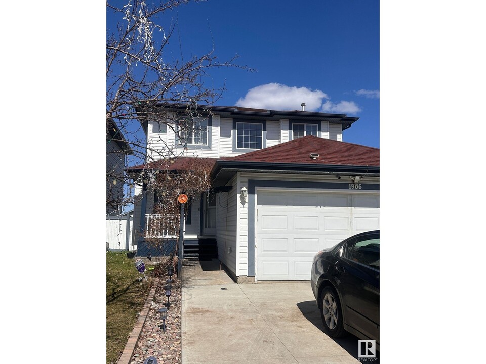1906-137B 37b Ave NW in Edmonton, AB - Building Photo