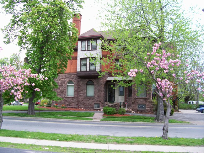 97 Linwood Ave in Buffalo, NY - Foto de edificio - Building Photo