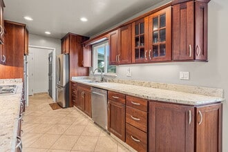 9351 La Suvida Dr in La Mesa, CA - Building Photo - Building Photo