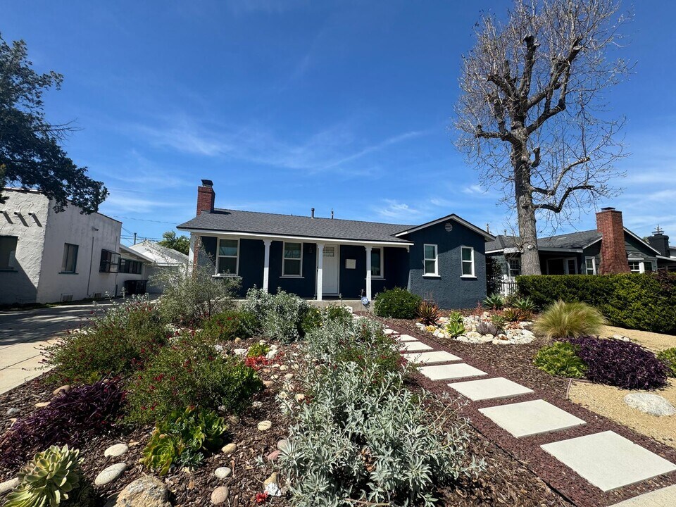 1727 N Frederic St in Burbank, CA - Building Photo