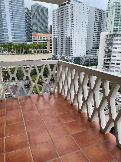 1430 Brickell Bay Dr, Unit 1101 in Miami, FL - Foto de edificio - Building Photo