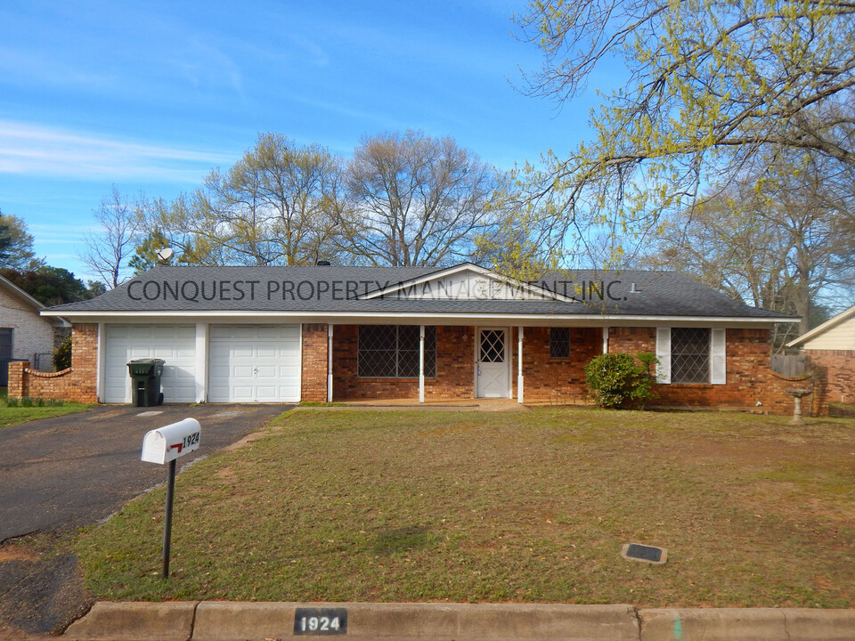 1924 Suanne Dr in Tyler, TX - Building Photo