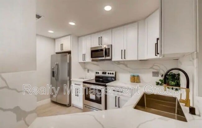 13801 Pinkard Way in El Cajon, CA - Building Photo - Building Photo