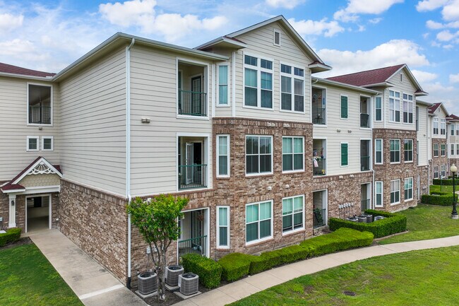 Grand Reserve in Waxahachie, TX - Foto de edificio - Building Photo