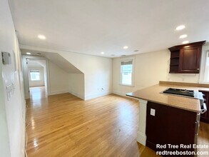 11 Sunset St, Unit 3 in Boston, MA - Building Photo - Building Photo