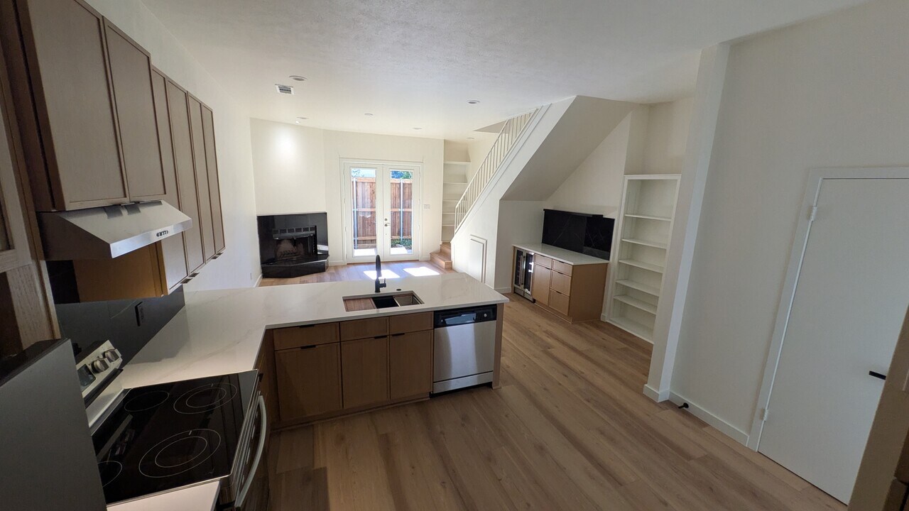 3944 Buena Vista St, Unit 201 in Dallas, TX - Building Photo