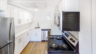 Gaston Corners in Dallas, TX - Building Photo