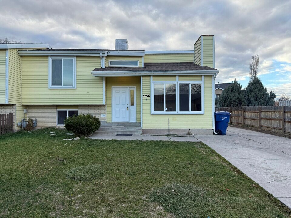 3556 S 8150 W in Magna, UT - Building Photo
