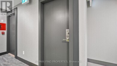 3260 Sheppard Ave E in Toronto, ON - Building Photo - Building Photo