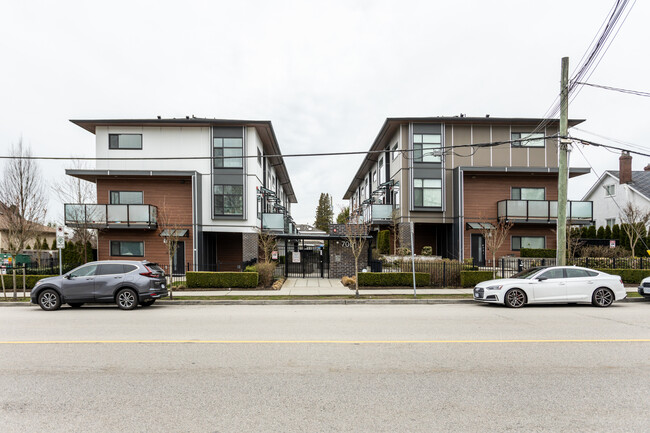 7001 Royal Oak Av in Burnaby, BC - Building Photo - Building Photo