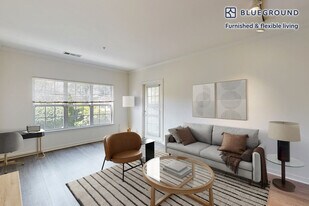 80 N Central Ave in Hempstead, NY - Building Photo