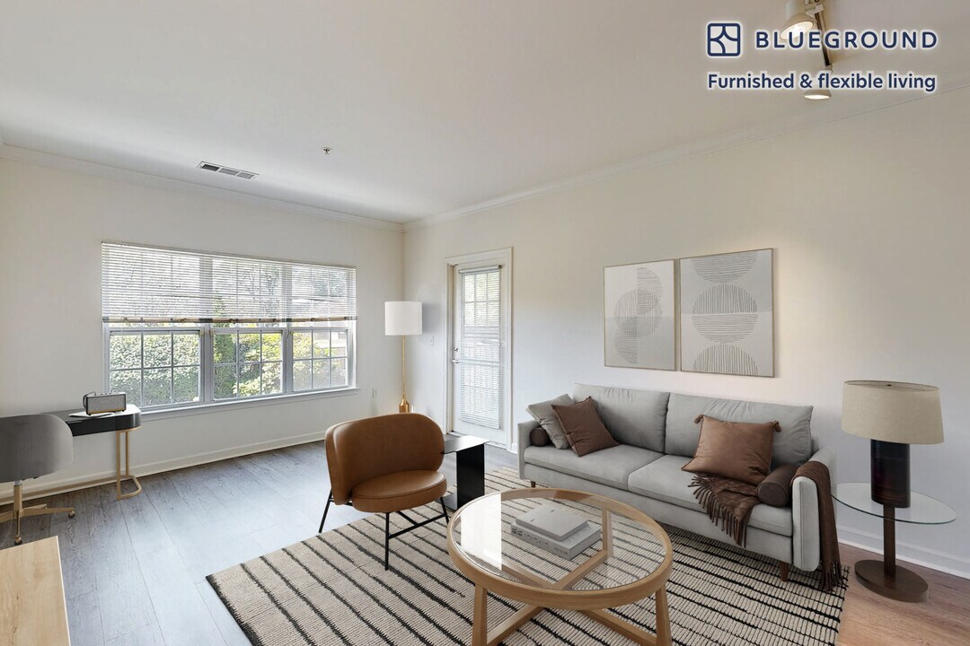 80 N Central Ave in Hempstead, NY - Building Photo