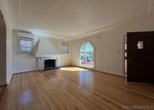 4736 Biona Dr in San Diego, CA - Foto de edificio - Building Photo