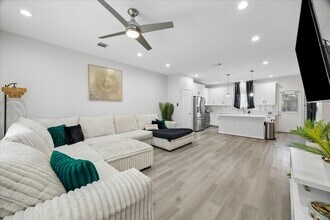 8308 James Franklin St in Houston, TX - Building Photo - Building Photo