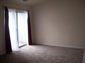 653 Constellation Square SE in Leesburg, VA - Building Photo - Building Photo