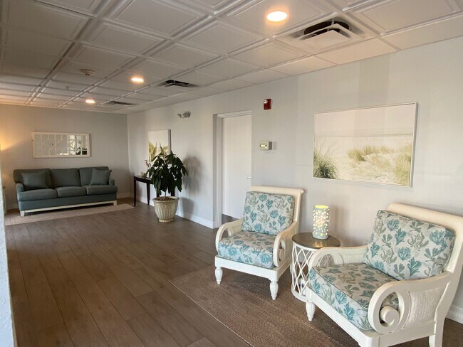 711 S Atlantic Ave in New Smyrna Beach, FL - Building Photo - Building Photo