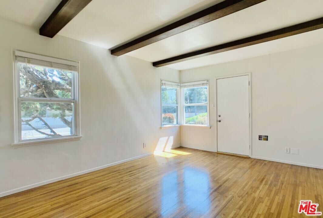 2598 Amherst Ave in Los Angeles, CA - Building Photo