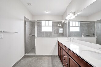 4926 NW 48th Terrace in Tamarac, FL - Building Photo - Building Photo