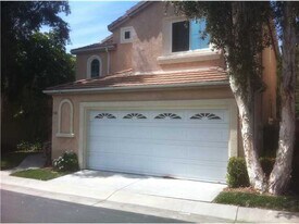 588 Summerholly Dr in San Marcos, CA - Building Photo