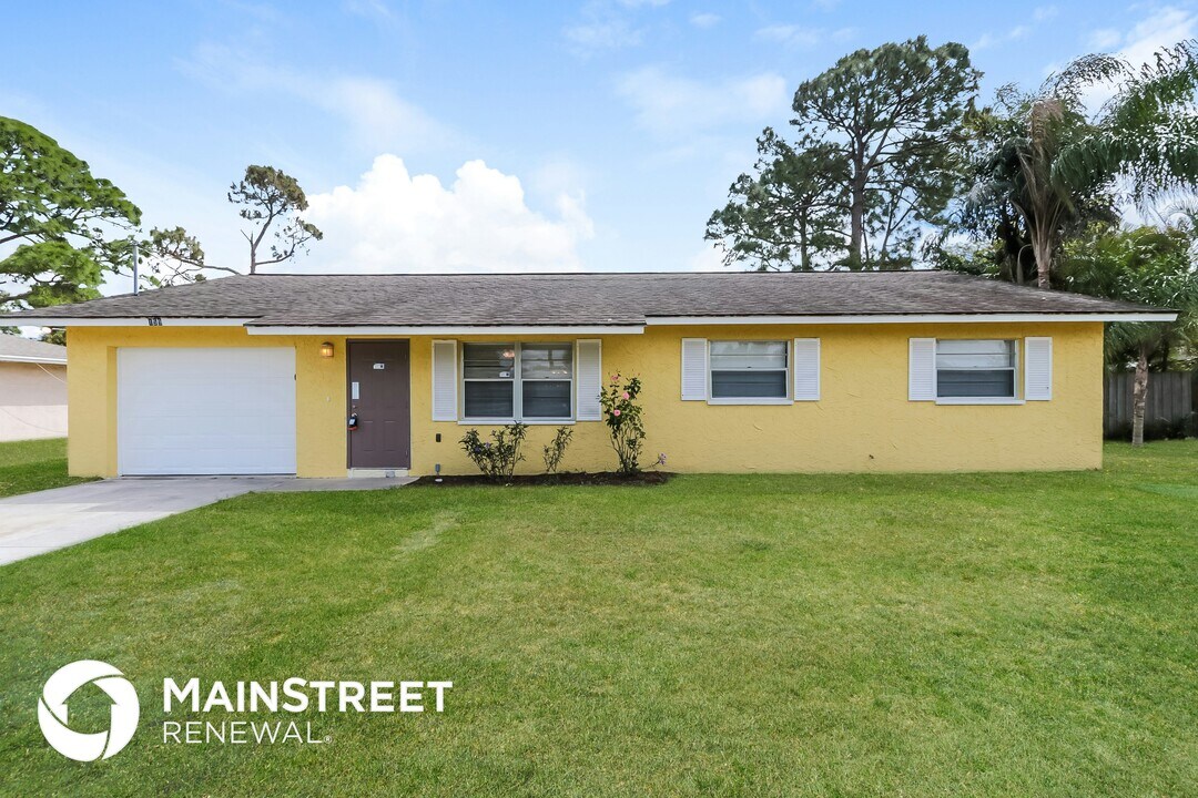 159 NW Avens St in Port St. Lucie, FL - Building Photo
