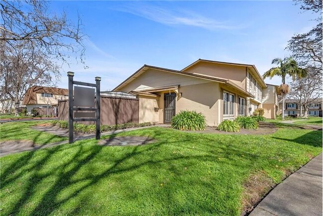 property at 27836 Hummingbird Ct