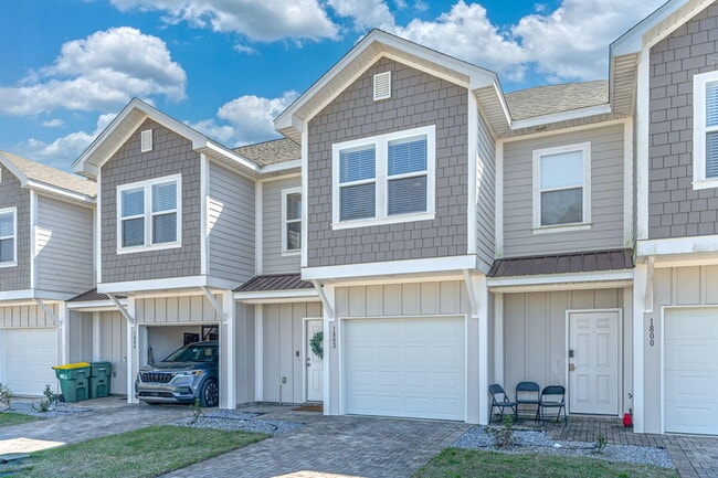 1802 Stable Ln in Fort Walton Beach, FL - Building Photo - Building Photo