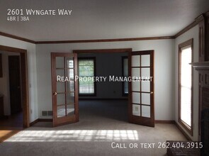 2601 Wyngate Way in Waukesha, WI - Building Photo - Building Photo