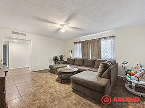 3700 Wenatchee Ave in Bakersfield, CA - Building Photo - Building Photo