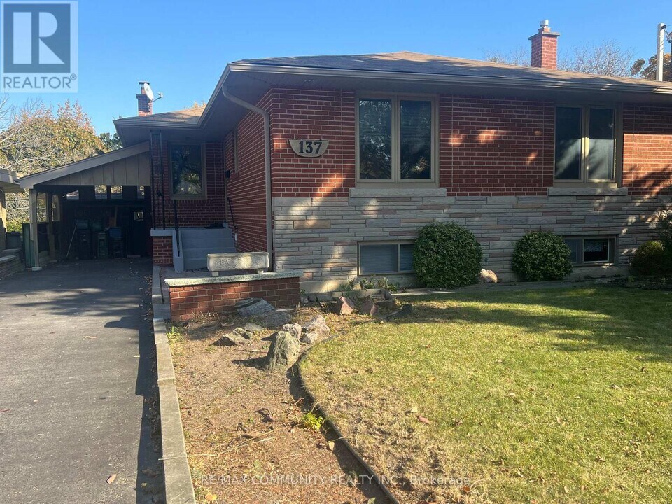 137 Birkdale Rd in Toronto, ON - Building Photo