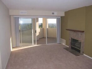 11375 Affinity Ct in San Diego, CA - Foto de edificio - Building Photo