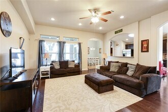 1802 Discovery Blvd in Cedar Park, TX - Building Photo - Building Photo