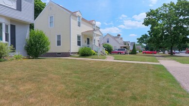 2105 Eastlawn Pkwy in Erie, PA - Building Photo - Building Photo