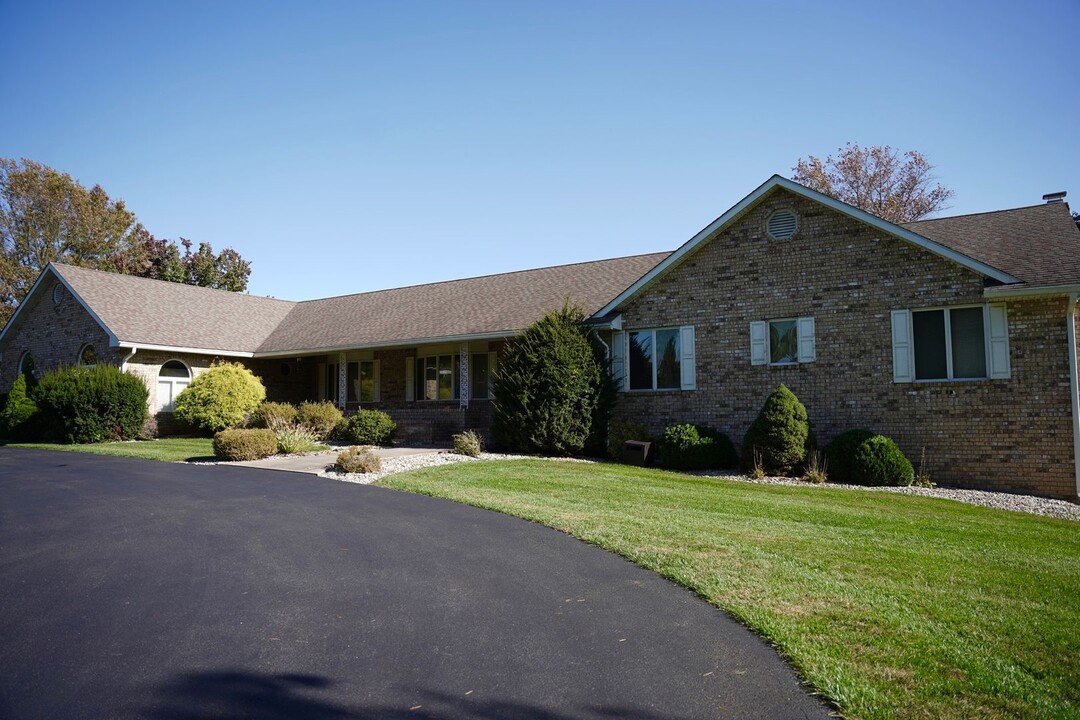 1746 Willow Springs Dr in Sykesville, MD - Building Photo