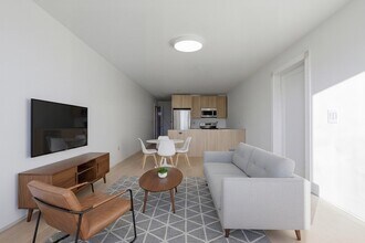 1035 Commonwealth Ave in Boston, MA - Foto de edificio - Building Photo