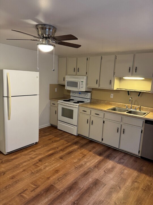 3220 Roanoke St in Christiansburg, VA - Building Photo