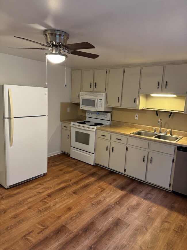 property at 3220 Roanoke St